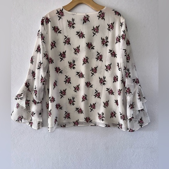 2 for $26 Ann Taylor Factory White Floral Bell Sleeve Top Size Large - Picture 2 of 7